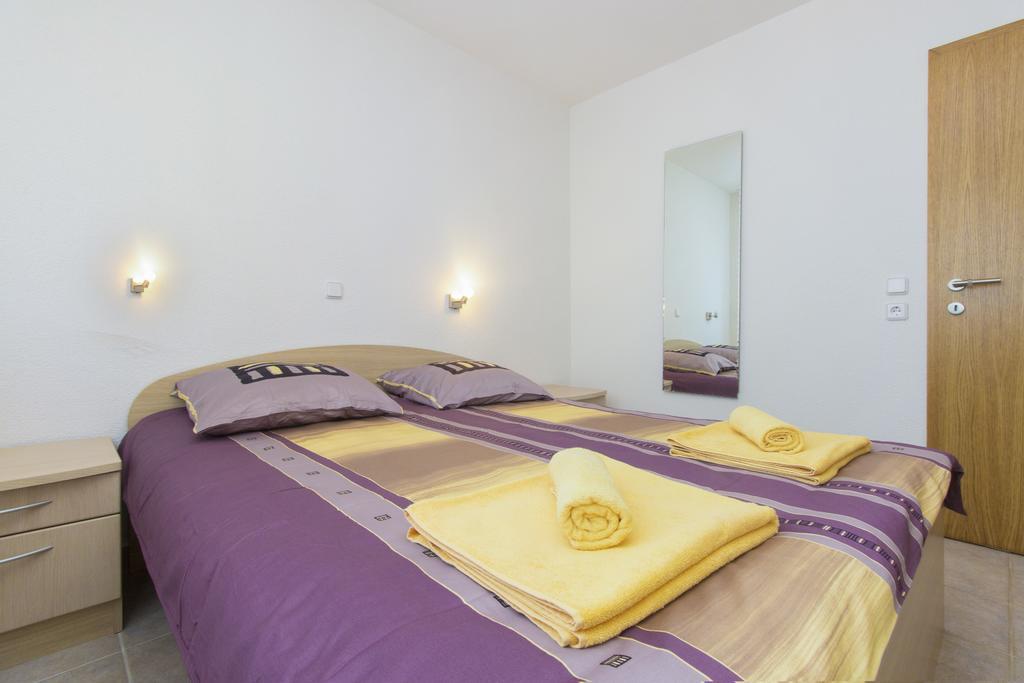 Apartments Zoran Pirovac Luaran gambar
