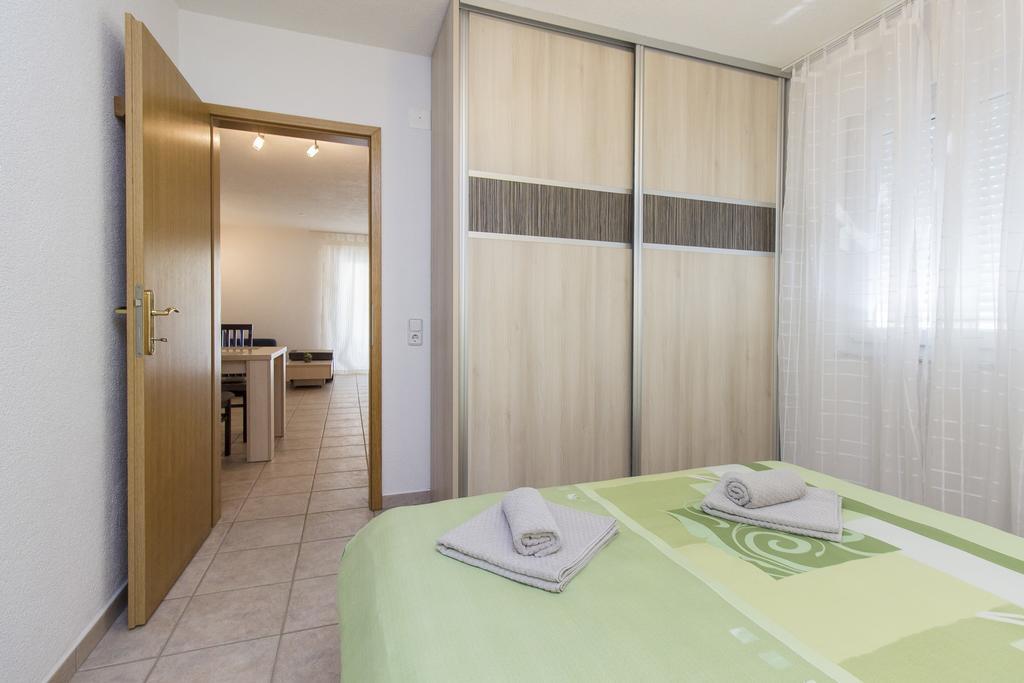 Apartments Zoran Pirovac Luaran gambar