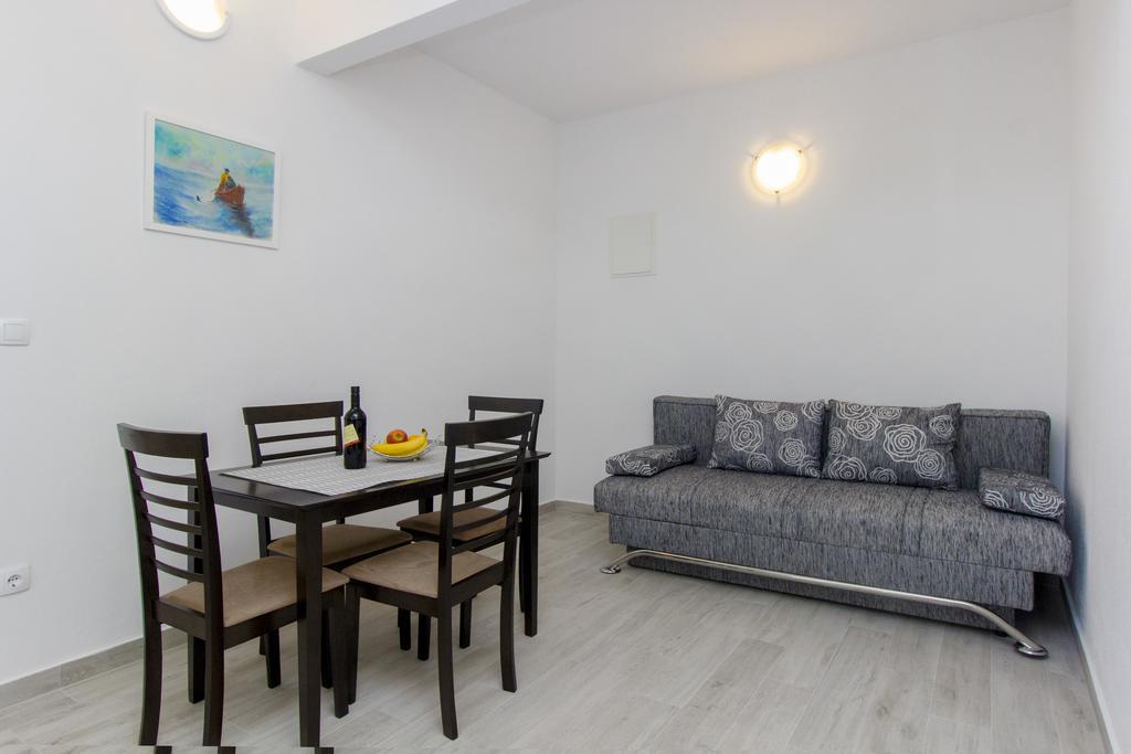 Apartments Zoran Pirovac Luaran gambar