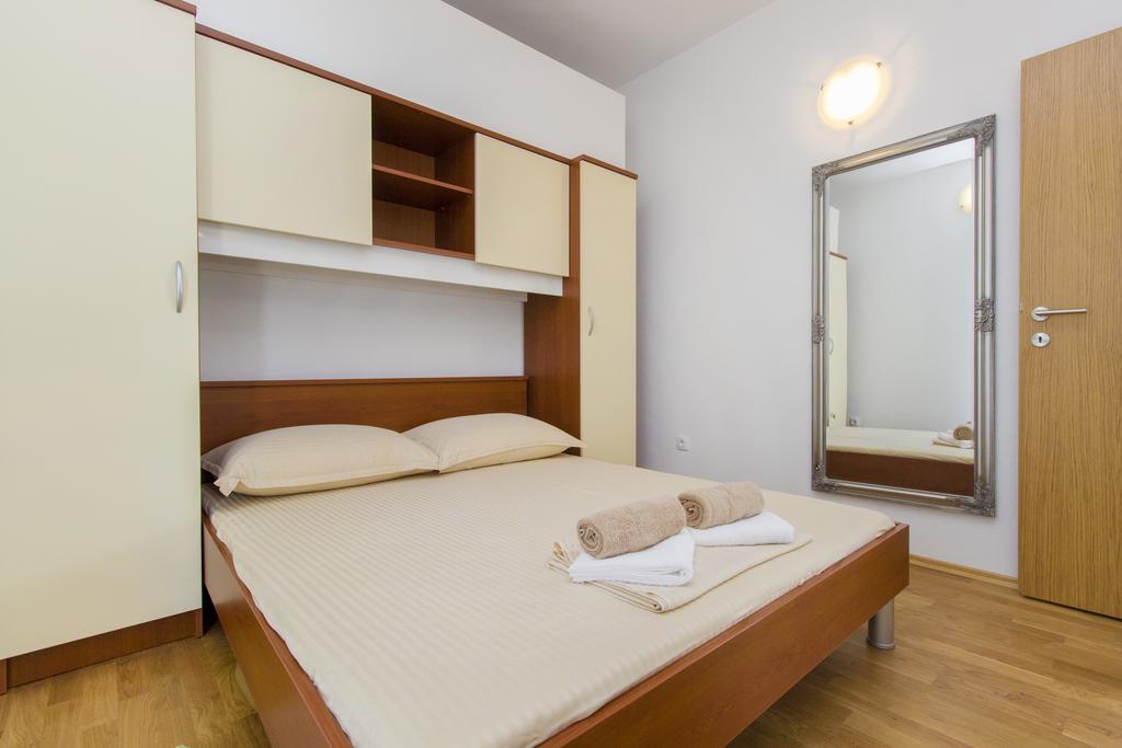 Apartments Zoran Pirovac Luaran gambar