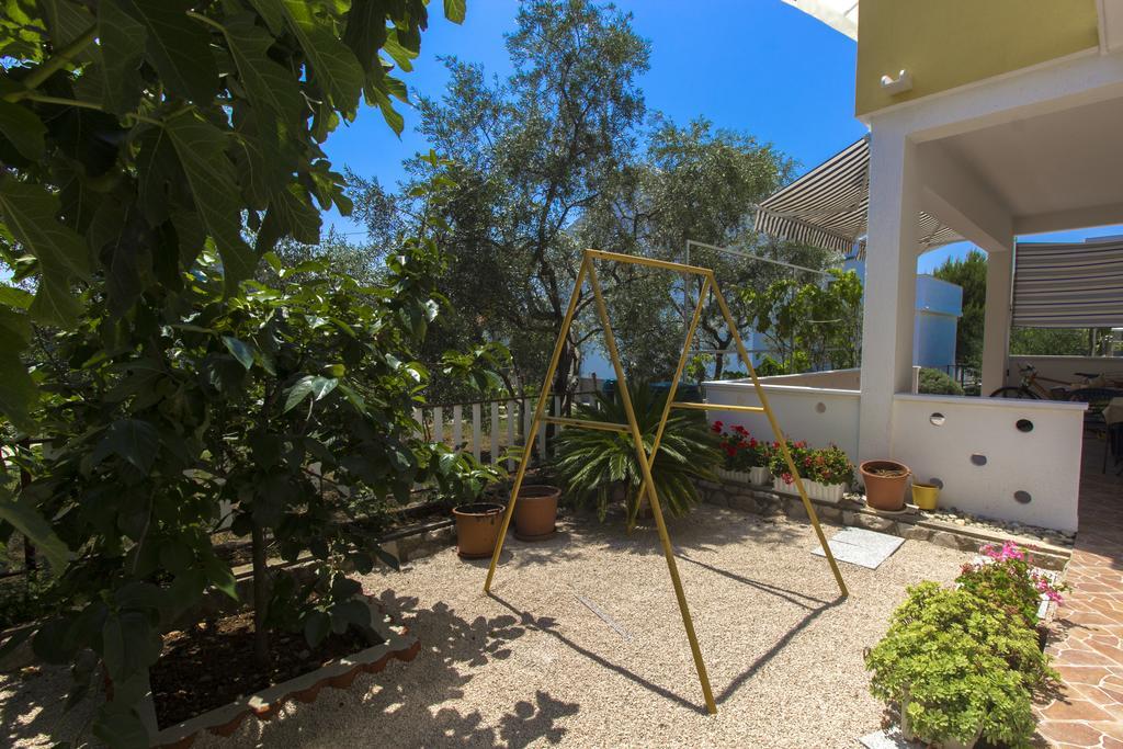 Apartments Zoran Pirovac Luaran gambar
