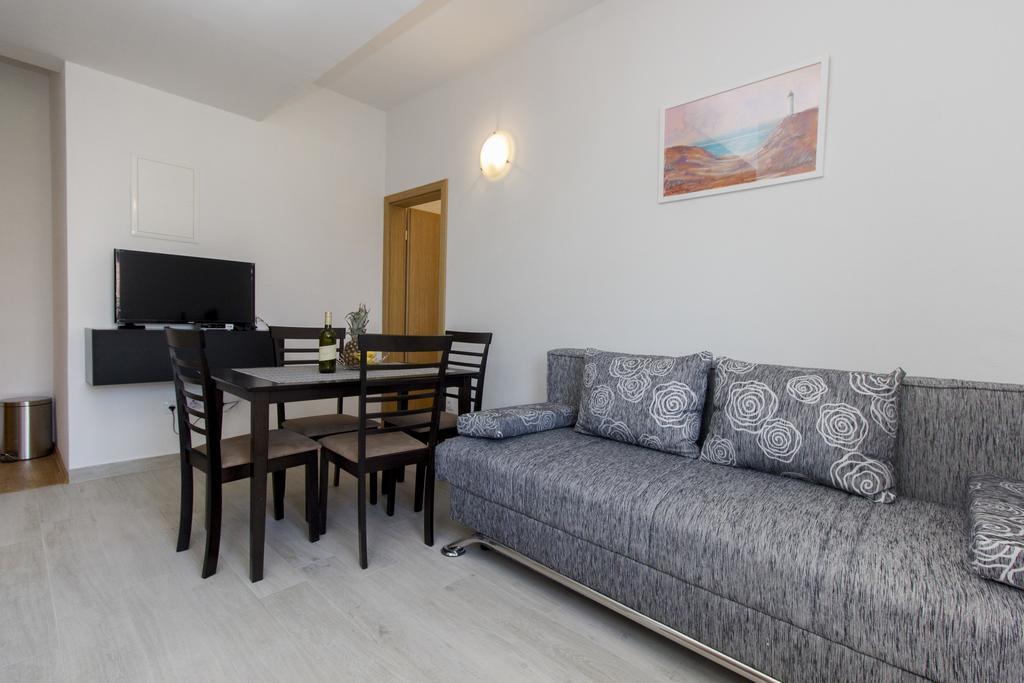 Apartments Zoran Pirovac Luaran gambar