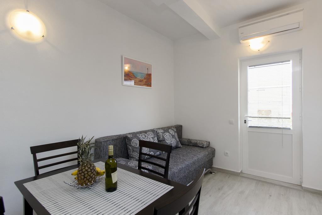 Apartments Zoran Pirovac Luaran gambar