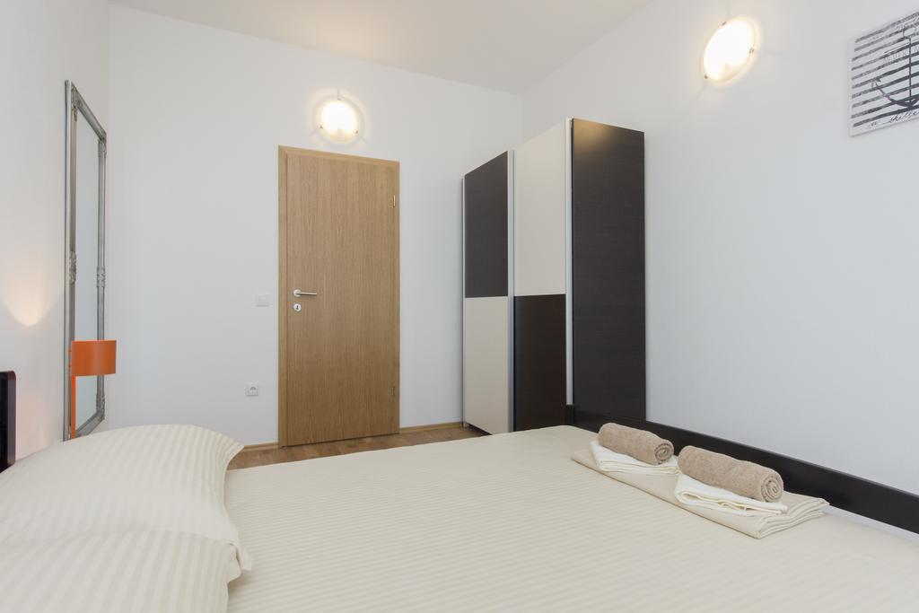 Apartments Zoran Pirovac Luaran gambar