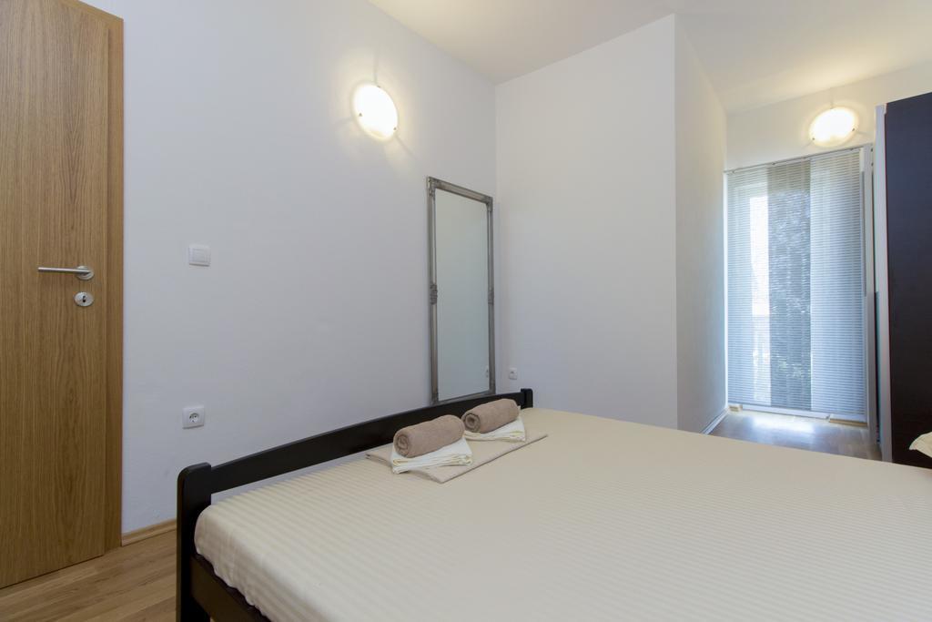 Apartments Zoran Pirovac Luaran gambar