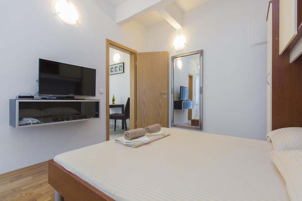 Apartments Zoran Pirovac Luaran gambar