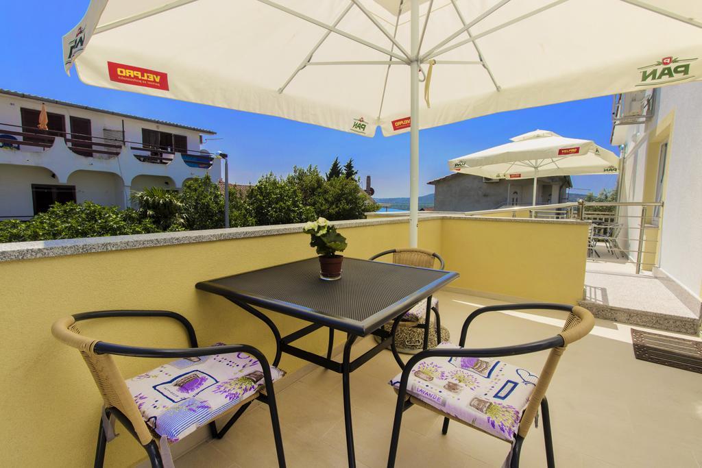Apartments Zoran Pirovac Luaran gambar